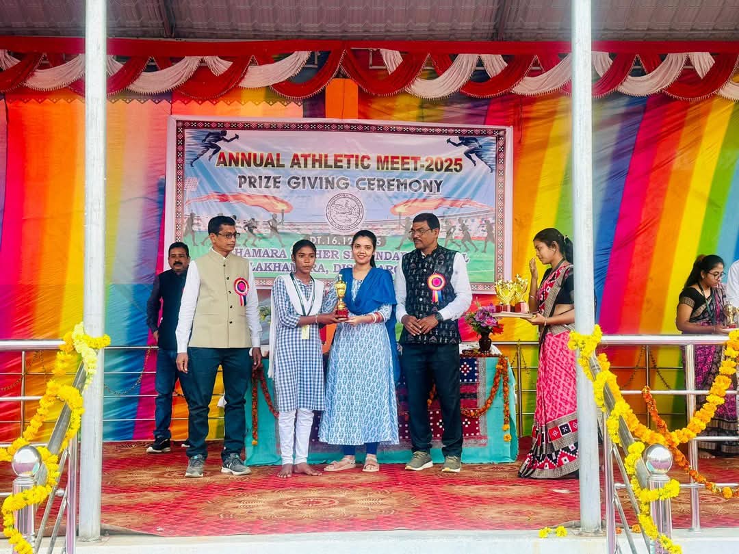 ଲଖମରା ଉଚ୍ଚ ମାଧ୍ୟମିକ ବିଦ୍ୟାଳୟର ବାର୍ଷିକ କ୍ରୀଡା ଉତ୍ସବରେ ମୁଖ୍ୟ ଅତିଥି ଭାବେ ଯୋଗଦେଇ କୃତୀ ଛାତ୍ରଛାତ୍ରୀ ମାନଙ୍କୁ ପୁରସ୍କୃତ କଲି।