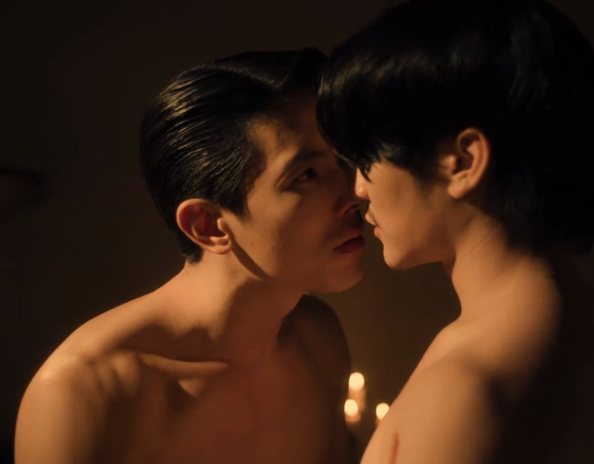 rakchartkrup's tweet photo. "คุณหนูเป็นอะไรครับ?"
"...กลัว���่อด่า"
"เอ่อ.. ถ้าอย่างนั้นผมขอโทษ"
"พี่ไม่ผิดหรอก ฉันเต็มใจ เรารักกันหนิ แต่แค่กลัวพ่อรู้นิดหน่อย"
"งั้นผมจะไปบอกท่านตรงๆ"
"ไม่ได้ พ่อไม่ไ��้หน้าพี่แน่ เราแอบเจอกันไปก่อนนะ"
"ถ้างั้นคราวหลังผมจะไม่ล่วงเกินคุณหนูอีก"
"ล่วงเถอะ" https://t.co/jXxVI0TAhD
