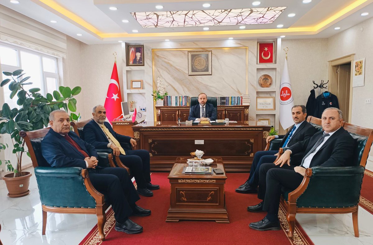 İl Müftüsü Celal Büyük, Bismil İlçe Müftülüğünü ziyaret etti. 

İlçe Müftüsü Dr. Enver Polatoğlu, yürütülen çalışmalar hakkında İl Müftümüz Büyük’e bilgi verdi.

İl Müftümüz Büyük, yapılan çalışmalardan dolayı İlçe Müftüsü Polatoğlu ve personellere teşekkür etti.