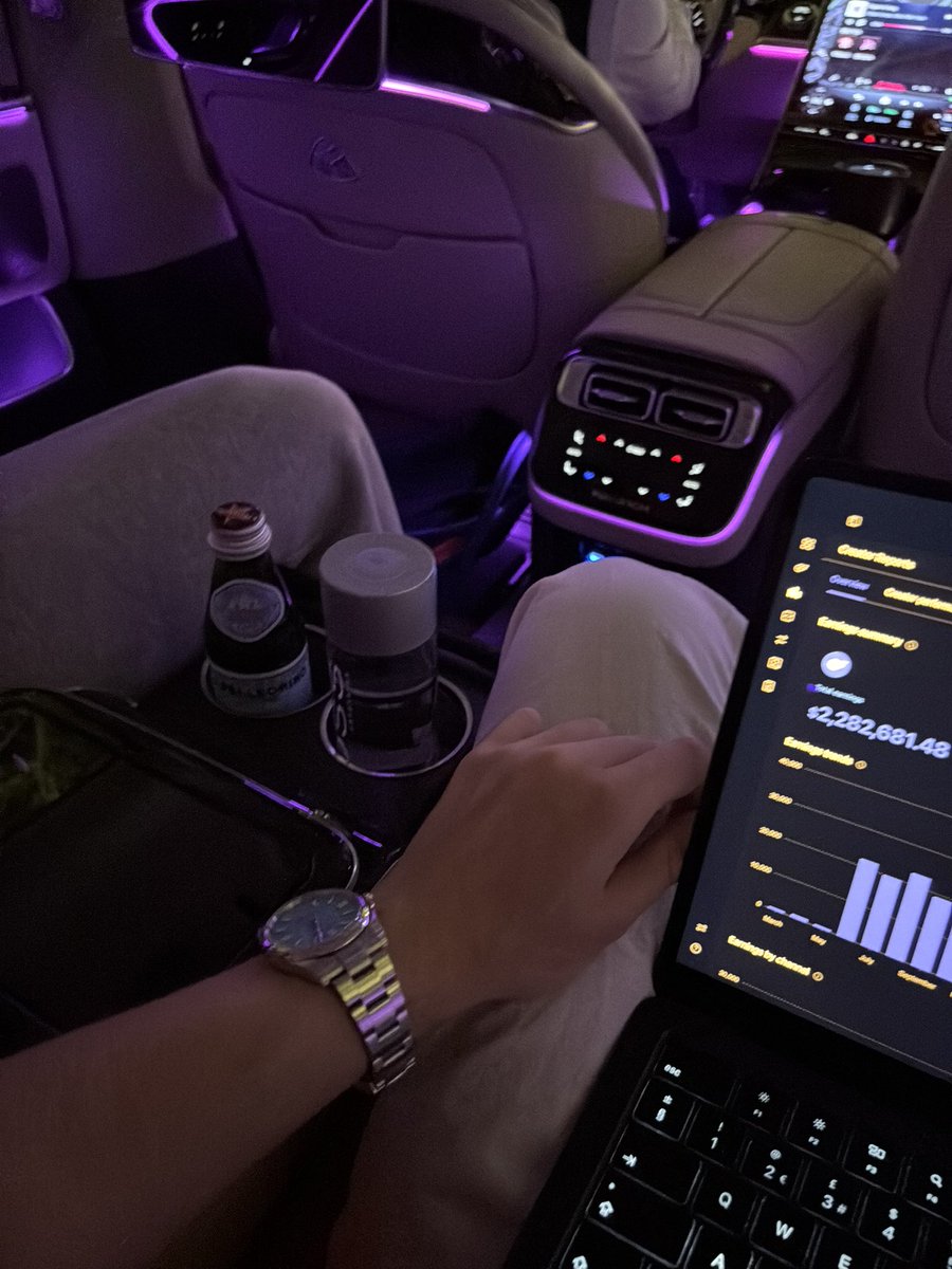 Hiring closers 💸

I work with 100+ influencers who need dm closers for their offers

- free training provided
- no location requirements
- commission only

Reply "closer" + like + follow for more info