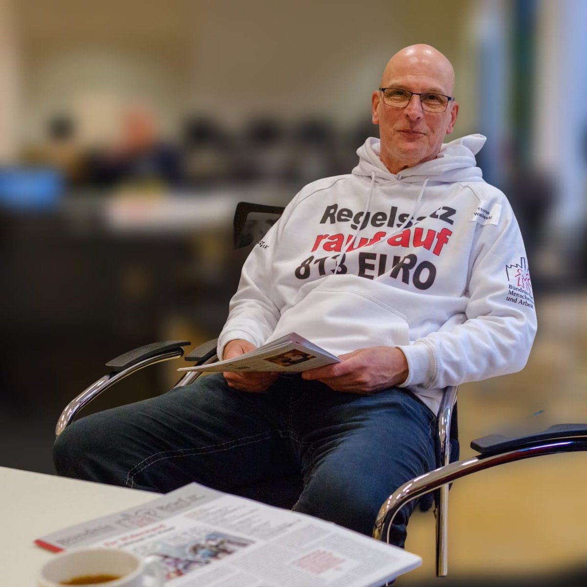 ThomasWasilewMG's tweet image. Ich beziehe Bürgergeld und engagiere mich für einen besseren Sozialstaat.
Diese Woche will die Bundesregierung das Bürgergeld abschaffen.
Ehrliche Frage: Kennt ihr einen einzigen Leistungsbezieher, mit dem ein Regierungs-Abgeordneter dazu gesprochen hat?
Ich nicht.