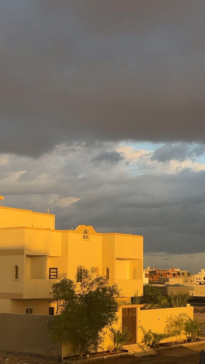 "يسبحون الليل والنهار لايفترون"
السماء مكتظة بالتسابيح 
رافق بصوتك تراتيل الكون
سبحان الله وبحمده سبحان الله العظيم *

🎀🎀🎀🎀🎀