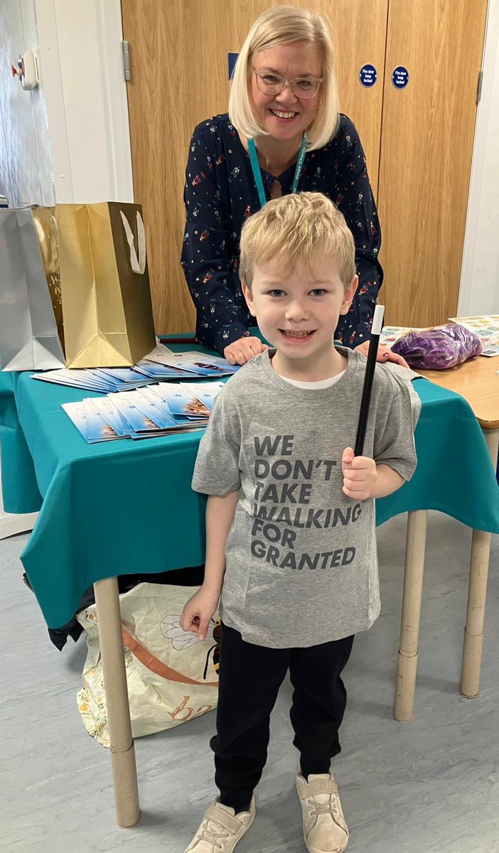 STEPS_Charity's tweet image. Spreading Christmas cheer at Nottingham City Hospital!🎄

Our CEO Amanda had a wonderful time, sharing info about Steps with parents &amp;amp; meeting some amazing children. Big congratulations to Finn, the lucky winner of our Steps T- shirt competition 👏

#ChristmasJoy