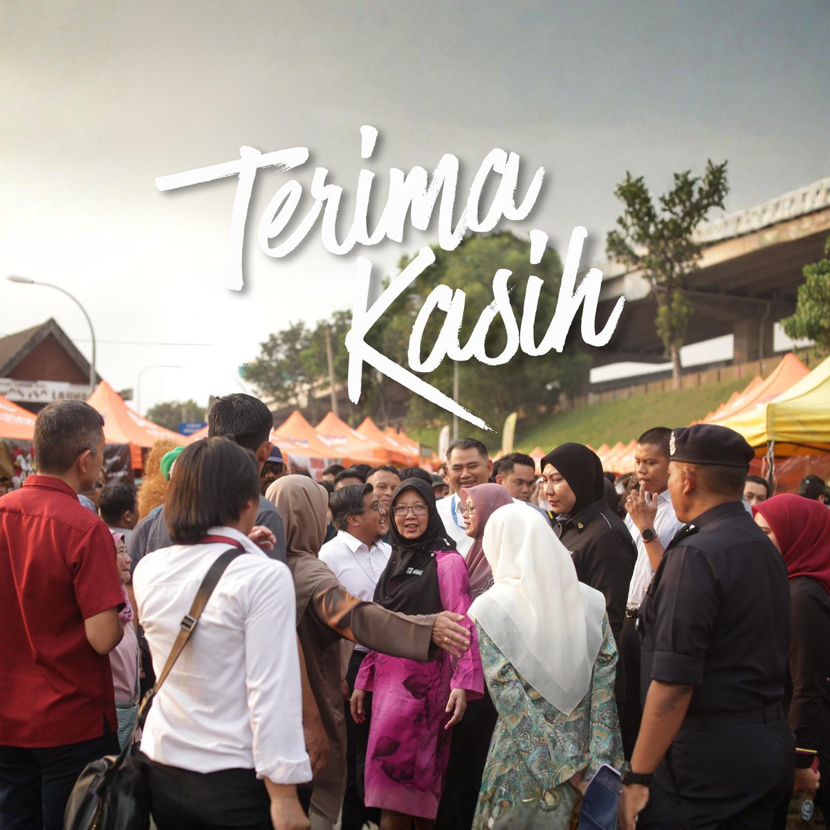 DrZalihaMustafa's tweet photo. Saya merakamkan setinggi-tinggi penghargaan dan terima kasih kepada YAB Perdana Menteri @anwaribrahim atas kepercayaan yang telah diberikan kepada saya untuk menggalas amanah sebagai Menteri di Jabatan Perdana Menteri (Wilayah Persekutuan) dalam Kerajaan MADANI.

Saya percaya setiap keputusan yang diambil oleh YAB Perdana Menteri dibuat dengan penuh pertimbangan, berlandaskan kepentingan negara serta keperluan untuk memastikan pentadbiran Kerajaan MADANI terus stabil, berfungsi dan fokus kepada agenda reformasi yang telah digariskan.

Saya turut merakamkan penghargaan kepada seluruh warga kerja Jabatan Wilayah Persekutuan serta agensi-agensinya atas komitmen dan kerjasama yang sangat baik sepanjang tempoh saya menerajui portfolio ini. Dalam tempoh hampir dua tahun, pelbagai isu legasi yang berlarutan telah dapat ditangani secara berperingkat, termasuk usaha tegas membanteras kartel bazar yang sekian lama menekan penjaja kecil dan peniaga mikro.

Melalui pelaksanaan Program Usaha Jaya Insan (PUJI), Kerajaan MADANI di Wilayah Persekutuan juga telah berjaya menoktahkan miskin tegar, sekali gus membuktikan bahawa pendekatan bersasar, bersepadu dan berteraskan data mampu membawa perubahan sebenar kepada kehidupan rakyat.

Di Wilayah Persekutuan Labuan, fokus pemerkasaan ekonomi tempatan terus digerakkan melalui inisiatif pelancongan dan kebolehhubungan, termasuk pengoperasian semula feri ekspres Labuan–Kota Kinabalu serta pelaksanaan kajian kebolehlaksanaan Jambatan Labuan–Menumbok yang kini berada pada fasa pelaksanaan.

Saya mengucapkan tahniah kepada YB Hannah Yeoh atas pelantikan sebagai Menteri di Jabatan Perdana Menteri (Wilayah Persekutuan) yang baharu. Semoga beliau dapat meneruskan agenda pembangunan Wilayah Persekutuan demi kesejahteraan rakyat.

Saya juga mengucapkan selamat maju jaya kepada seluruh barisan Jemaah Menteri Kerajaan MADANI yang baharu dilantik. Sebagai anggota Kerajaan MADANI, saya akan terus memberikan sokongan penuh kepada agenda MADANI serta dasar-dasar reformasi yang sedang dan akan dilaksanakan demi negara dan rakyat.