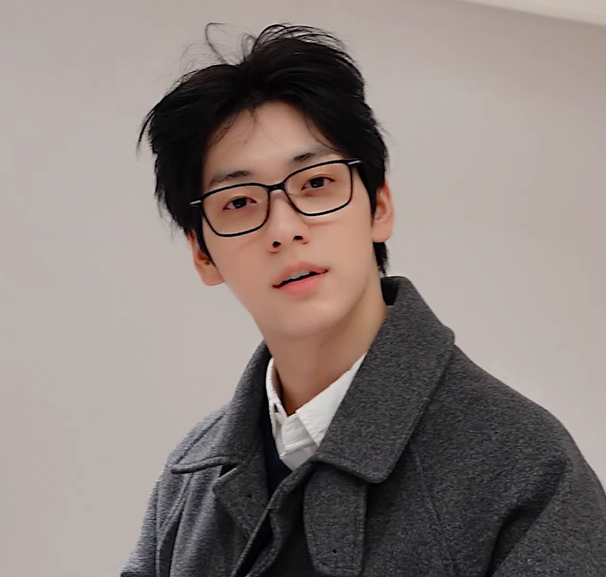 when you can serve both anime and kdrama protagonist