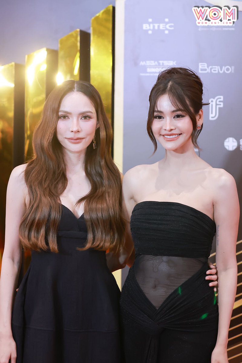 " อิงฟ้า - ชาล็อต " ร่วมเดินพรมแดง ในงานประกาศรางวัล Thailand Headline Person Of The Year Awards ...