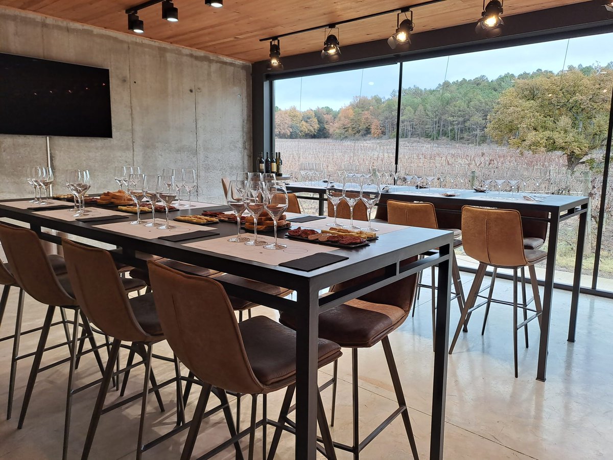 ¿𝗔ú𝗻 𝗻𝗼 𝘁𝗶𝗲𝗻𝗲𝘀 𝗿𝗲𝗴𝗮𝗹𝗼 𝗱𝗲 𝗡𝗮𝘃𝗶𝗱𝗮𝗱? 🎁
 ¡No te preocupes!
 
Sorprende con una experiencia única que nunca falla y encantará a cualquiera. 🍷

𝗥𝗲𝗴𝗮𝗹𝗮 𝗲𝗻𝗼𝘁𝘂𝗿𝗶𝘀𝗺𝗼 👉lesacacies.com/enoturismo/

#Enoturismo #LesAcàcies #Maridaje #PlaDeBages