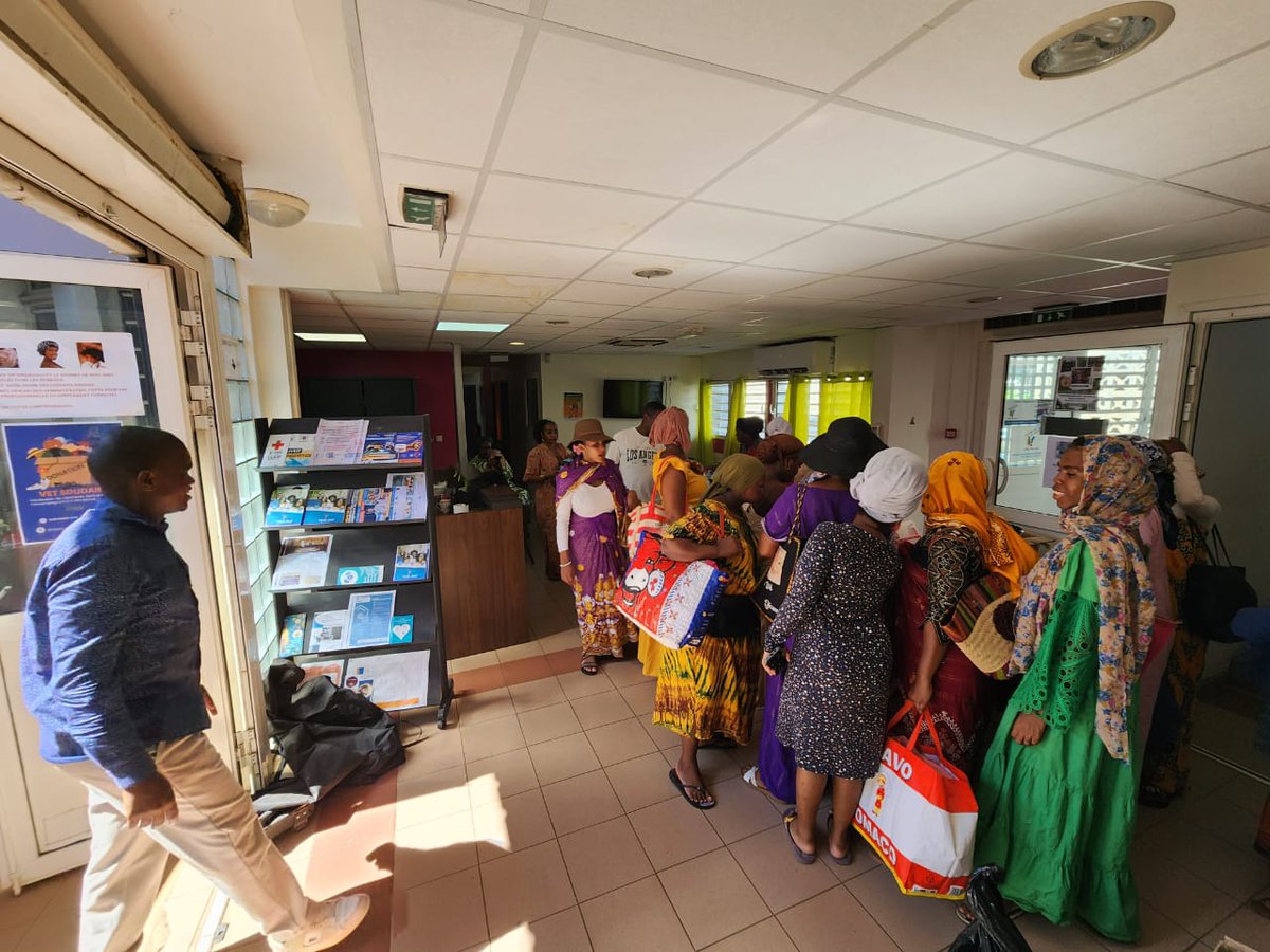 ML_Mayotte's tweet photo. 🤝 Un immense merci !
Merci à toutes et à tous, personnes et partenaires, pour le don de vêtements en faveur des jeunes de la Mission Locale.
Ensemble, nous faisons la différence et soutenons leur insertion professionnelle et sociale 💙
#Solidarité #MissionLocale #Jeunesse https://t.co/GY7mkLb6w0