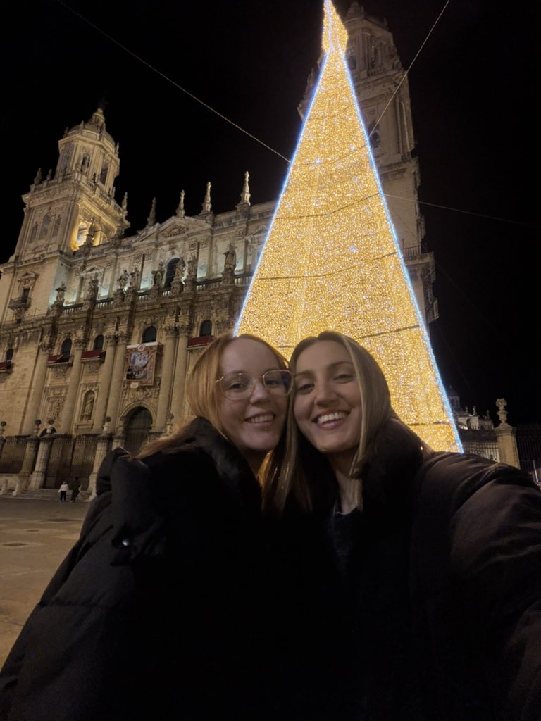 kaatarrsis's tweet photo. Que feliz fui ayer 🥹❤️🎁 https://t.co/l2Cci3aH16