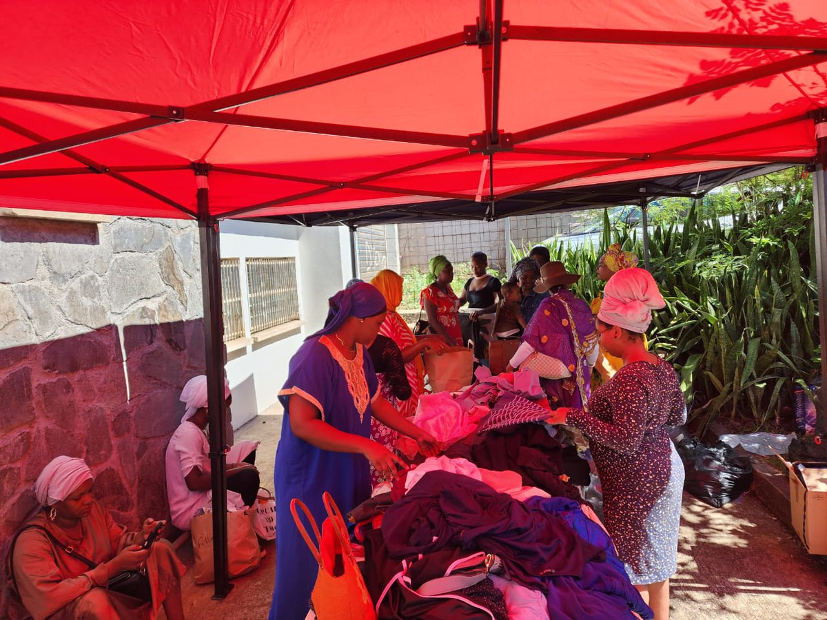 ML_Mayotte's tweet photo. 🤝 Un immense merci !
Merci à toutes et à tous, personnes et partenaires, pour le don de vêtements en faveur des jeunes de la Mission Locale.
Ensemble, nous faisons la différence et soutenons leur insertion professionnelle et sociale 💙
#Solidarité #MissionLocale #Jeunesse https://t.co/GY7mkLb6w0