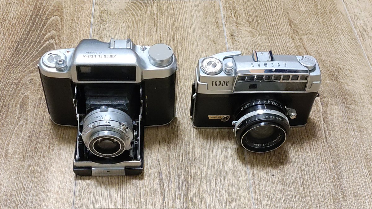 2台ともジャンクカメラ。 左は6☓6でカウンター不良。赤窓もなく感覚で