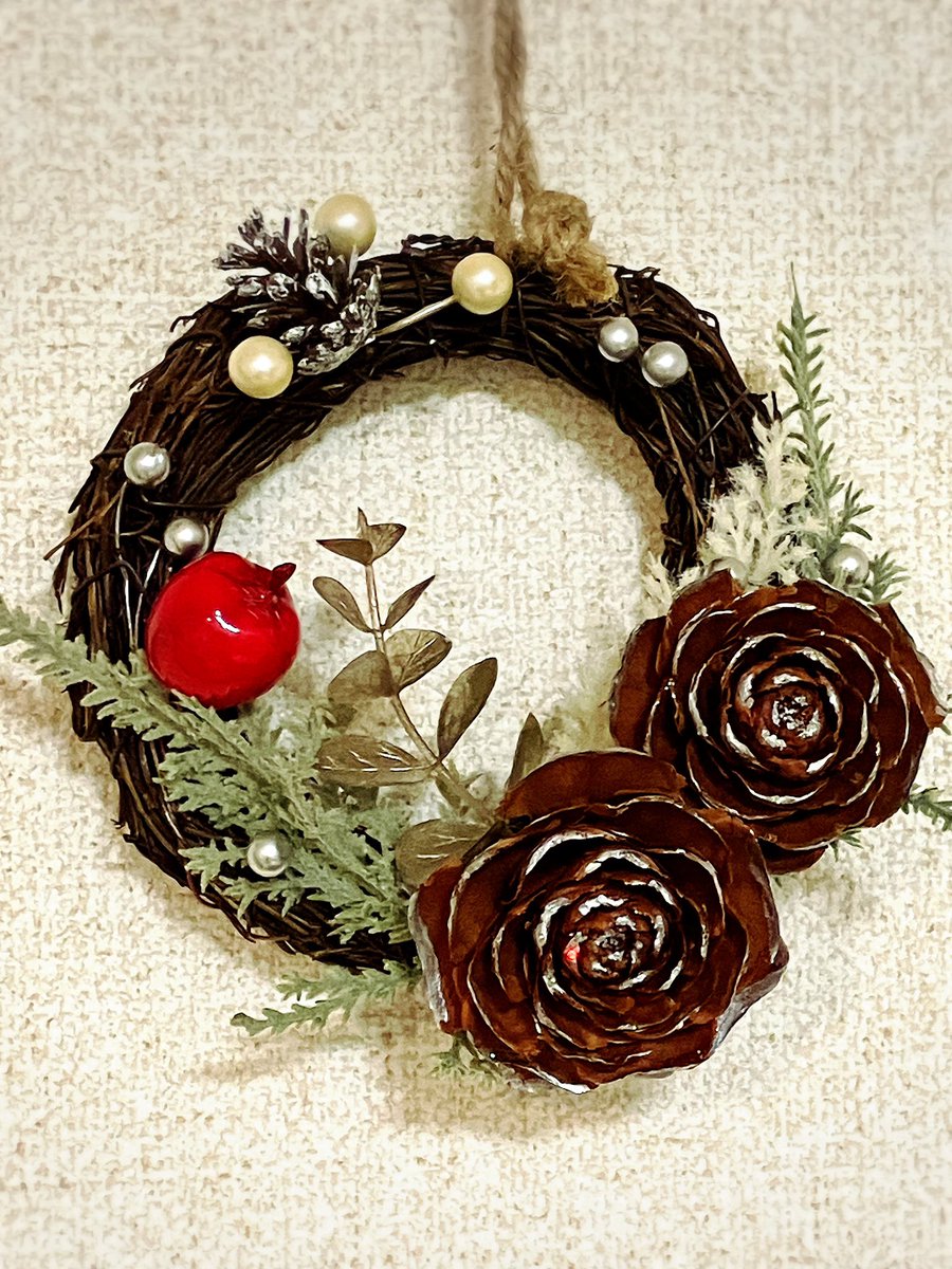 ドリ友ちゃんにもらったシダーローズ💕 少し加工をして可愛いリース