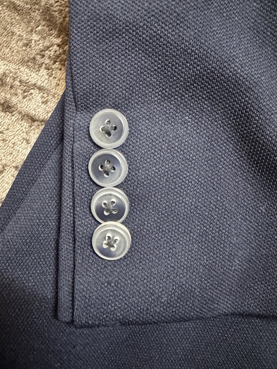 tuff_waris's tweet photo. @MyntraSupport Quite shocked with the blazer just received from @myntra . It doesn’t have any brand tag, looks clearly used, and on top of that, the blazer appears to be altered. This is completely unacceptable. Please look into this immediately. https://t.co/LANi8D6OgC