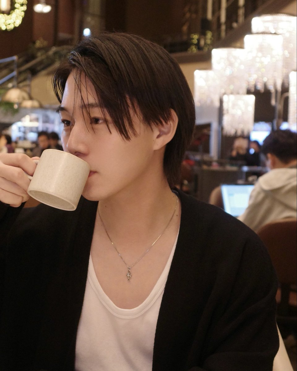 紅茶だいすきすぎて10杯ぐらい飲んだ