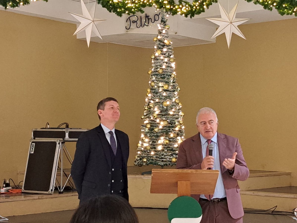 Cisl_Lazio's tweet photo. Enrico Coppotelli conclude il Consiglio Generale della Cisl di Latina che si riunisce per fare il punto dell’anno che si sta per concludere e per lo scambio degli auguri di #Natale https://t.co/JjVJqxTdEr