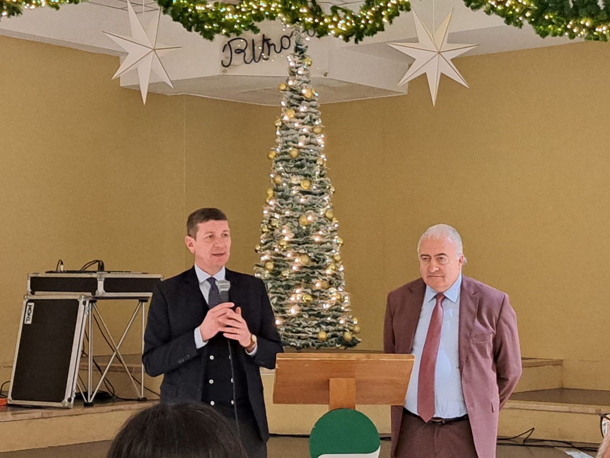 Cisl_Lazio's tweet photo. Enrico Coppotelli conclude il Consiglio Generale della Cisl di Latina che si riunisce per fare il punto dell’anno che si sta per concludere e per lo scambio degli auguri di #Natale https://t.co/JjVJqxTdEr
