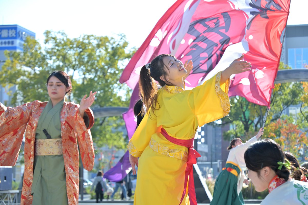 to_kurata's tweet photo. 第21回 四日市よさこい祭
 2025年11月30日
市民公園会場
#華羅紅 京炎そでふれ！華羅紅 ① https://t.co/0Si55emytF