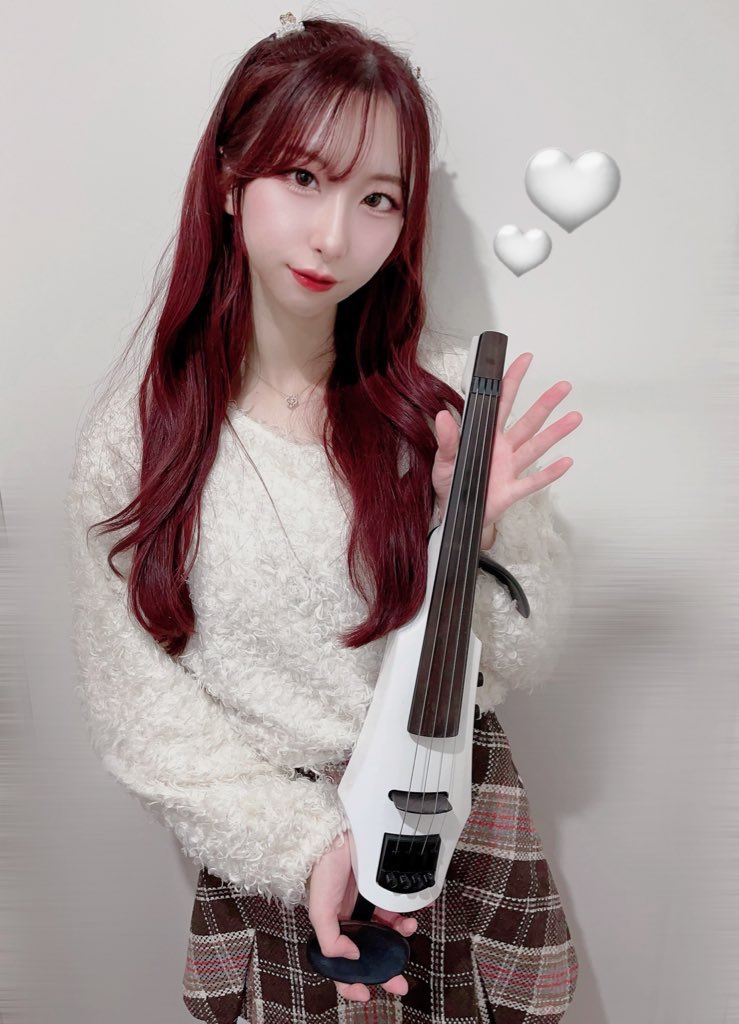 Violin__Rena's tweet image. ✦・┈┈┈┈┈┈┈・✦

🎀自己紹介🎀 

メタル大好きヴァイオリニストのRenaです🎻

✦・┈┈┈┈┈┈┈・✦

メタルからジャズまで内包したX-ROCK（クロス･ロック） PROJECT "@DiVFlax "というバンドで活動してます！
12/27年末K'sドリームにてお会いしましょう🎵⭐

#violin #violinist 
#DiVFlax