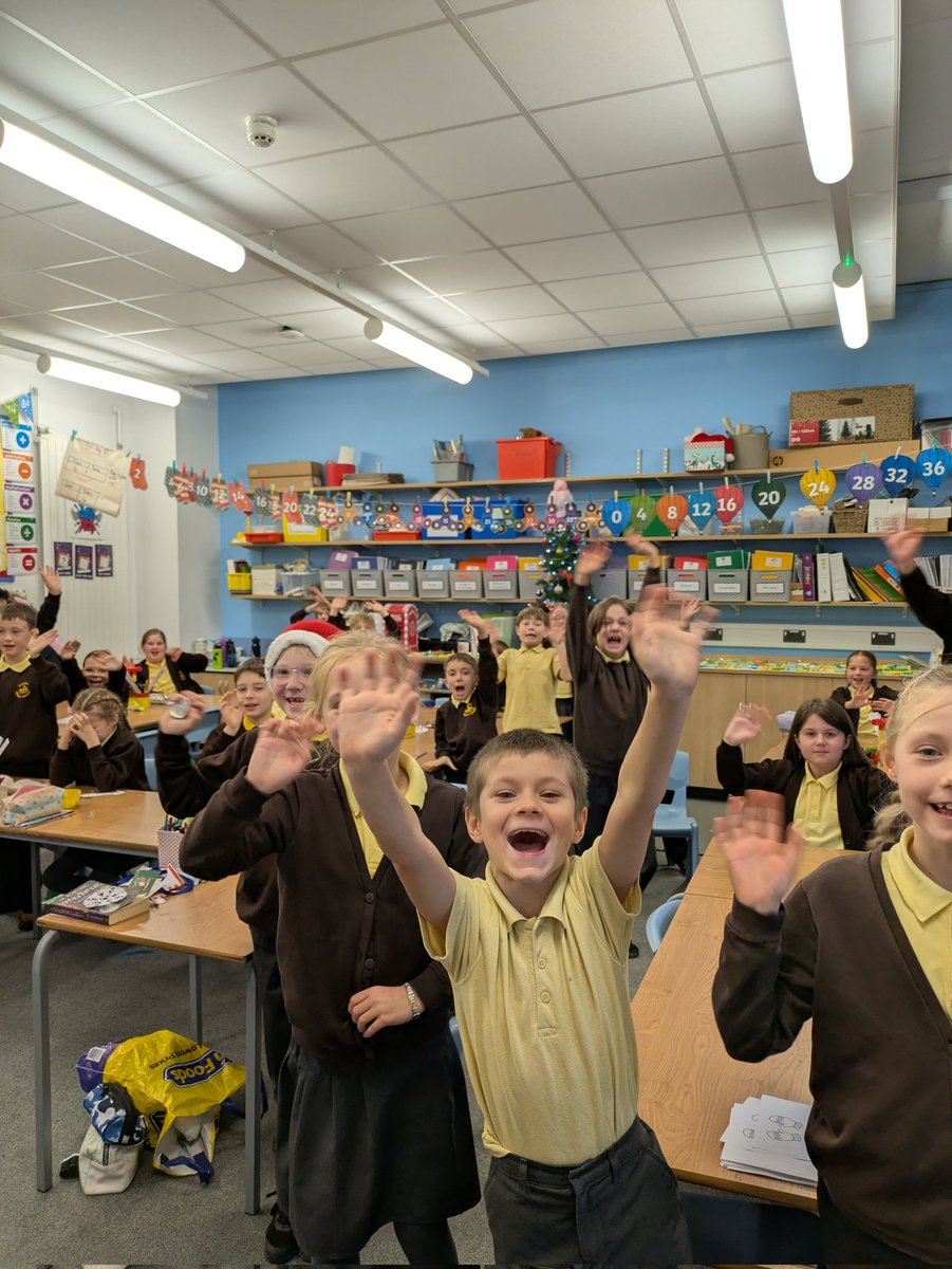 EastfieldPSHull's tweet photo. #eps4AB's elf arranged for a very special Christmas call with Miss Parkinson today. Apparently Christmas in Australia is very different to England. π¦ https://t.co/EmfxlvdXMf