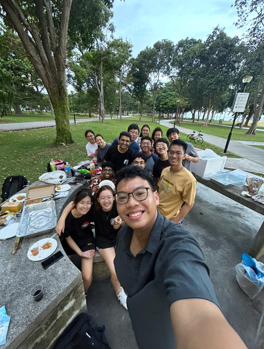 NUSingapore's tweet photo. Going beyond his comfort zone, polytechnic grad Justin joined @NUSComputing—trying dragonboating, ethical hacking, a ByteDance internship & going on #NUSOverseasColleges! https://t.co/Jo35eFWE1E #ShapeYourFuture
Polytechnic students, apply to NUS by 4 Feb: https://t.co/Zc3wUWxObI https://t.co/r8WbB1oLD9