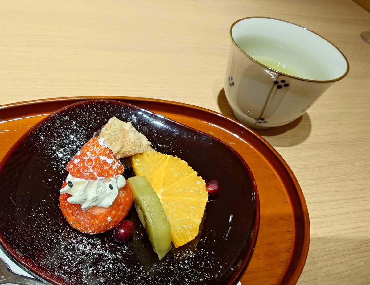 epicure2018's tweet photo. 海老芋饅頭みたらし餡①
根菜ご飯&赤出汁②
デザートはフルーツ③🍓🎅
再オープンうれしいです💕
また季節ごとに通います🥢
#池袋 #美濃吉 #KICHI #和食 #京料理
#懐石 #グルメ #ランチ https://t.co/ZVDGgmo6bS