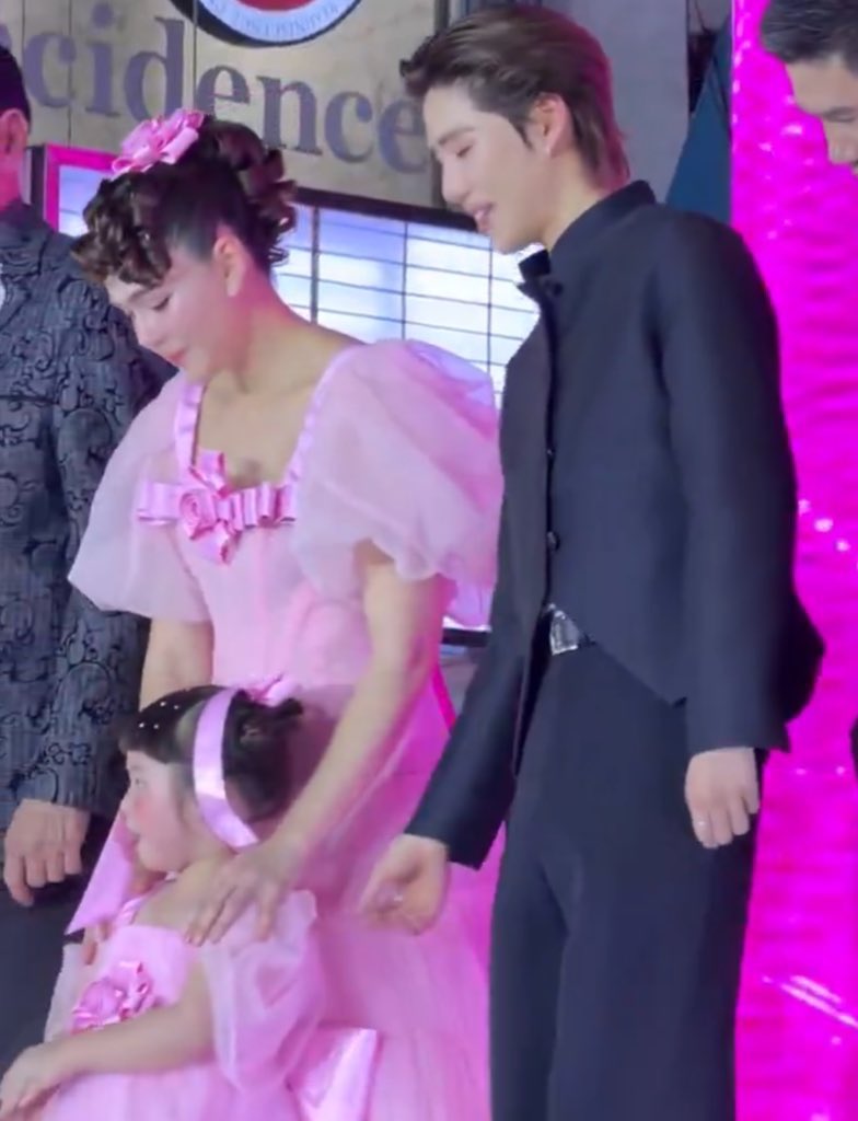 biwkeen's tweet image. tell me you’ve been so long being in this fandom without telling you’re still staying: nong abigail still in mummy’s tummy and now got to work with p’pp 😭😂