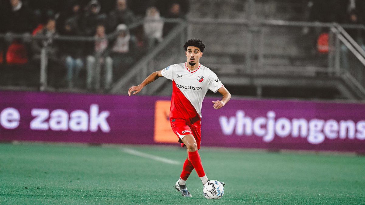 964wave's tweet image. 🚨🇳🇱 Zidane Iqbal pourrait quitter Utrecht cet hiver, déjà écarté du groupe. 

« C’est le mieux pour chaque partie. » a déclaré son coach, Ron Jans. @JeroenKapteijns