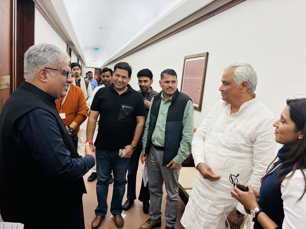 संसद भवन में माननीय कृषि मंत्री डा किरोड़ी लाल जी और मननीय केंद्रीय कैबिनेट मंत्री भूपेंद्र यादव जी की चर्चा-<a href="/DrKirodilalBJP/">Dr. Kirodi Lal Meena</a>