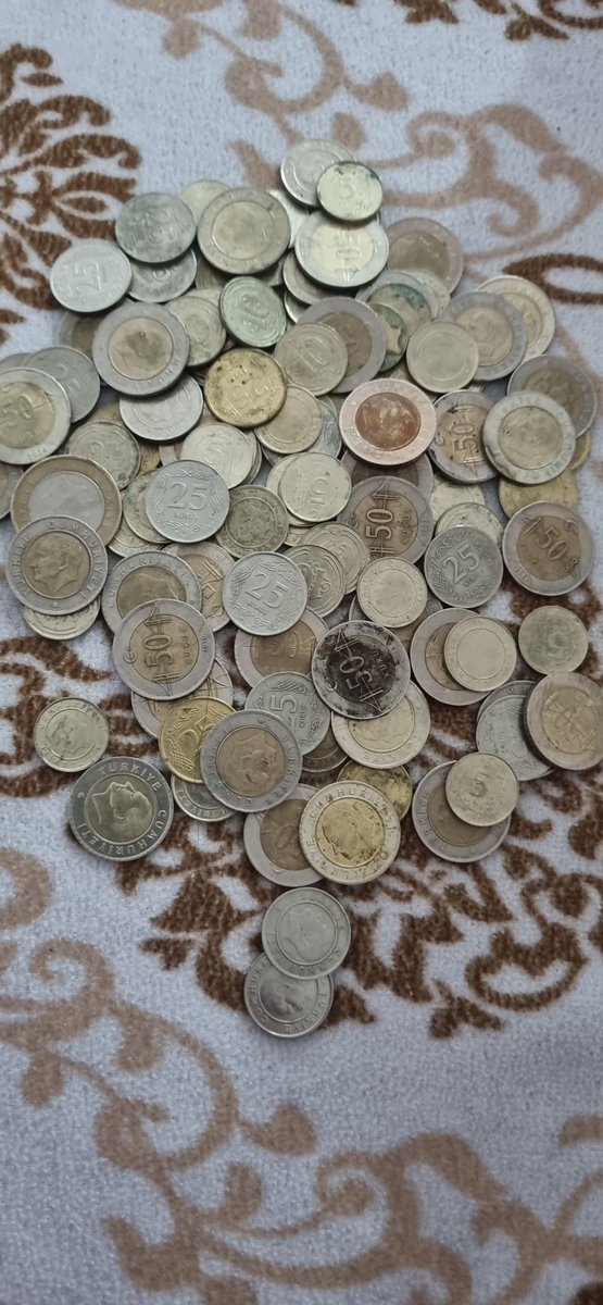 Sadece 2 ekmek alan paramiz , bu hale gelmesine sebep olanlarin Allah belasini versin