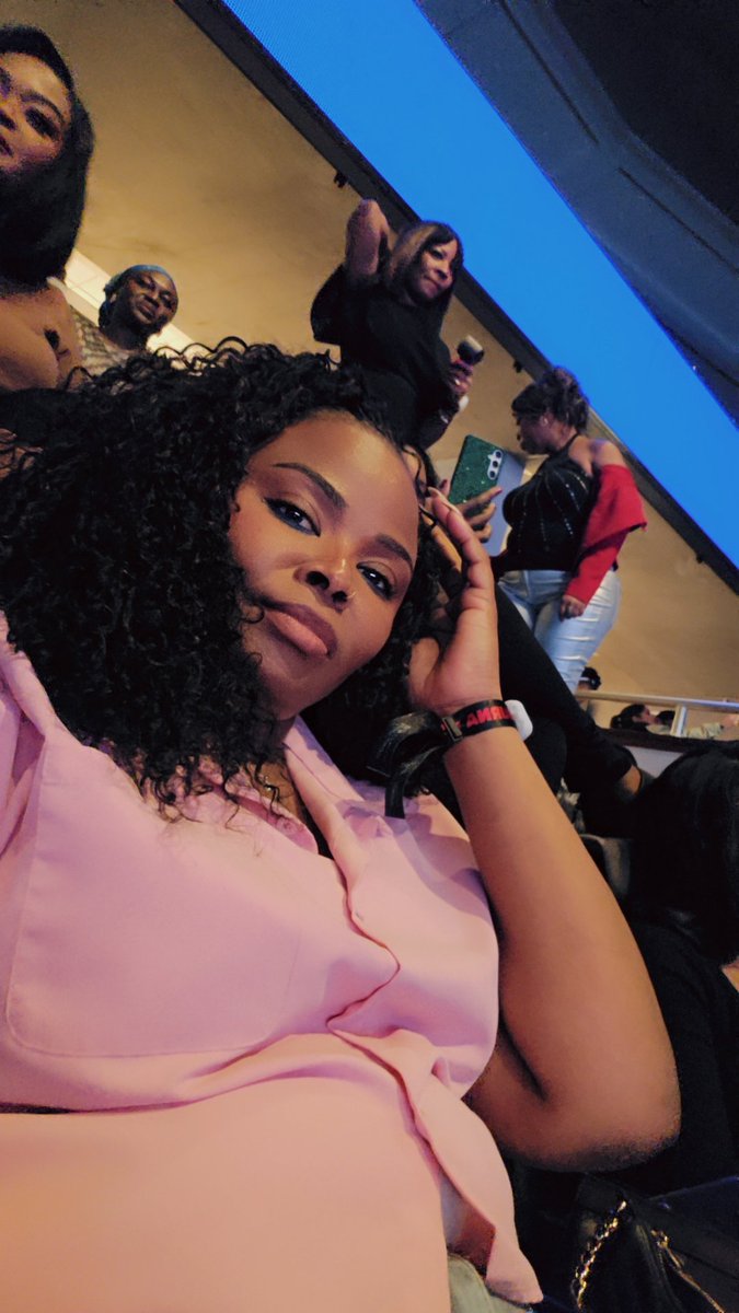 yeumchicks's tweet photo. @burnaboy outdid himself. The guy literally showed off!!!!
#NOSIGNOFWEAKNESSTOUR 
#privatesuite #burnaboy #africangiant https://t.co/v6I2RSMsg5