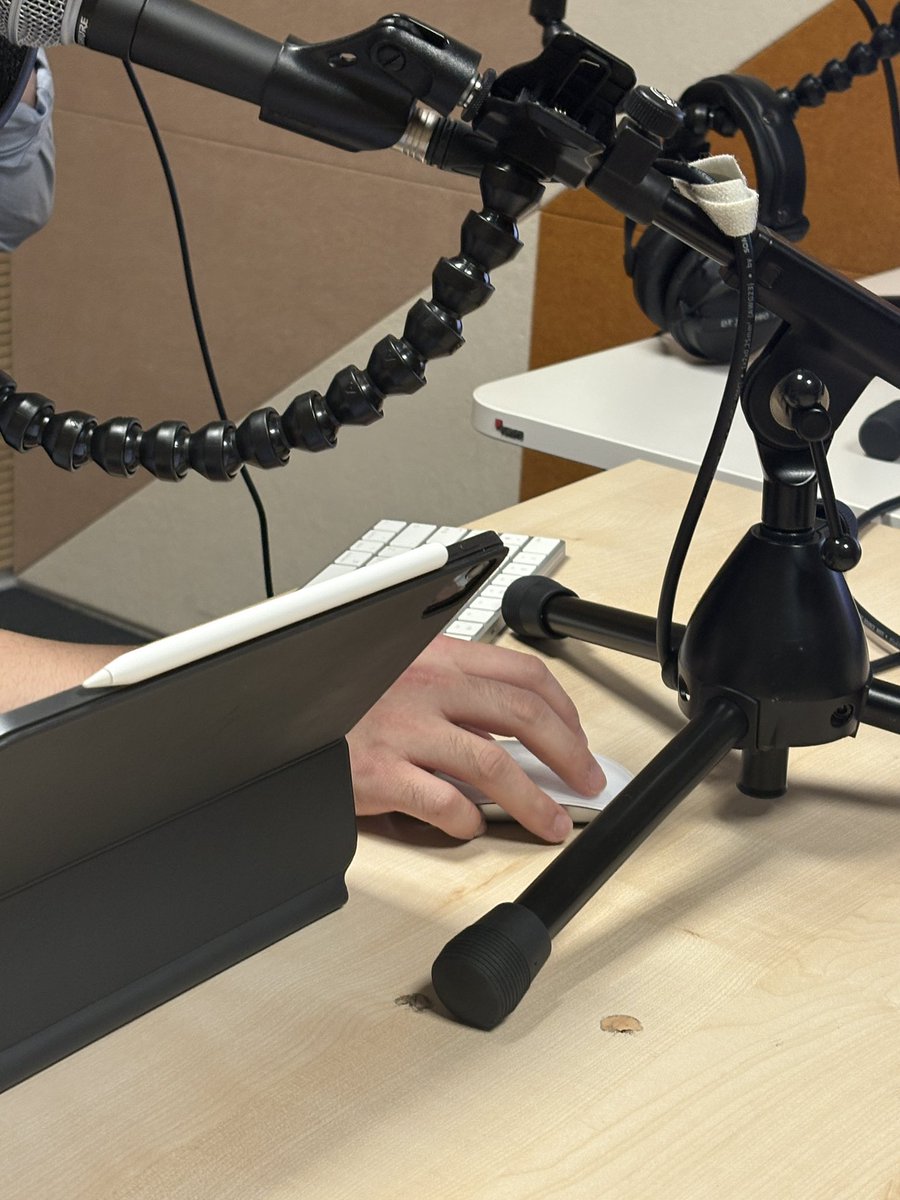 bookeditor_'s tweet image. 출판계의 유퀴즈, 출판인의 교양방송 탐독주의에 다녀왔습니다. 데니스 존슨과 《기차의 꿈》 그리고 《예수의 아들》을 가지고 야무지게 (라고 쓰고 재이님의 리딩에 몸을 맡기고,라고 읽기) 떠들고 왔습니다.