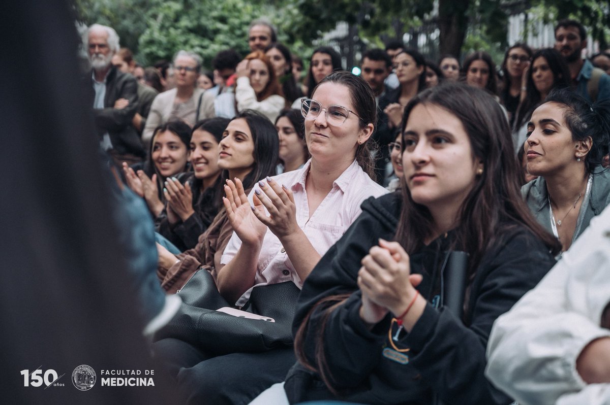 fmedoficial's tweet image. Se llevó a cabo el cierre de las XII Jornadas Científicas de Metodología Científica, el martes 9 de diciembre, en la explanada de la Facultad 👏🏛️

Un encuentro entre estudiantes, docentes y colegas, donde la celebración de la producción académica estuvo en el centro.