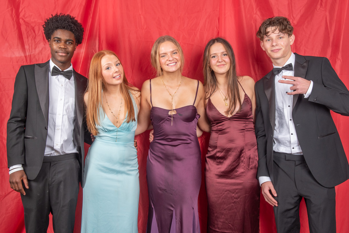wellingtonsch1's tweet image. Our Sixth Form students celebrated in style with a magical Christmas Ball full of great food, festive cheer and dancing.🎄💃🕺

Huge thanks to Mr Sampson &amp;amp; Mr Greany for their brilliant DJ-ing! A perfect way to end the term. 💙

#WellingtonSchool #SixthForm #ChristmasBall