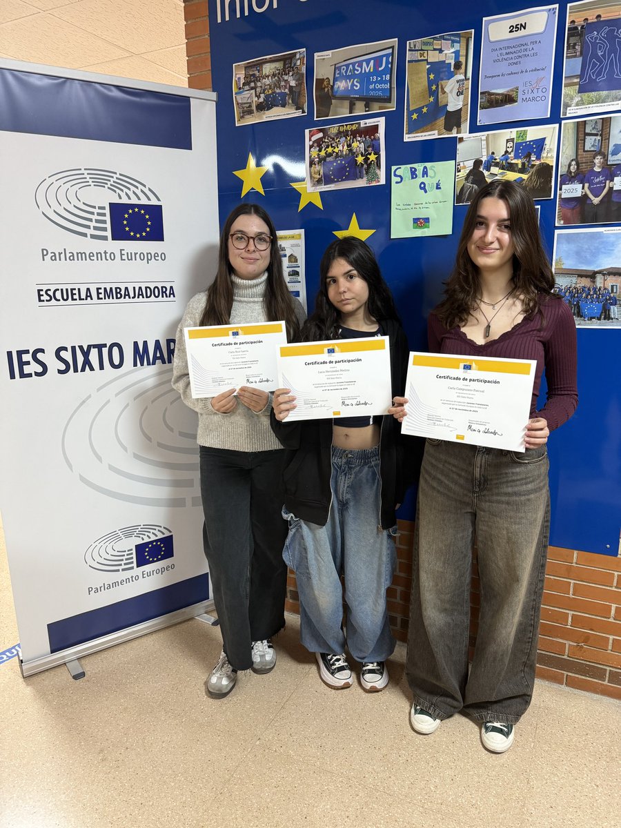 Entrega de diplomas a los participantes en Juvenes Translatores del <a href="/ISixtoMarco_EE/">Escuela Embajadora IES Sixto Marco</a> <a href="/sepiegob/">SEPIE</a> 
<a href="/EUErasmusPlus/">Erasmus+</a>
@ErasmusPlusSEPIE 
@parlamentoeuropeo
@europedirectcvalenciana
<a href="/Europarl_ES/">Parlamento Europeo en España</a>
Parlamentoeuropeo.ES
@europeanparliament
#EPAS 
#escuelasembajadoras 
@comisioneuropea