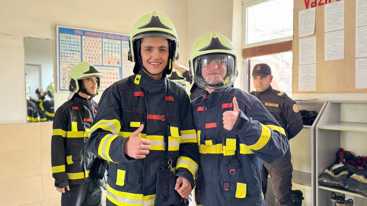 YevlaxGe's tweet photo. 📌 Bu gün – Fövqəladə Hallar Nazirliyi İşçilərinin Peşə Bayramı günü münasibətilə maarifləndirici görüş keçirildi.

 Peşə bayramı münasibətilə bütün FHN əməkdaşlarını təbrik edir, çətin və şərəfli fəaliyyətlərində uğurlar arzulayırıq!😊👏

#YevlaxGənclərevi  #YGE #FHN https://t.co/55xTNUtE9a
