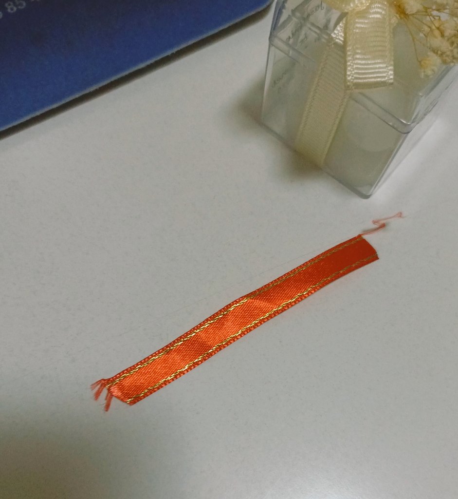 Arkadaşımın yut diye getirdiği nişan kurdelesi