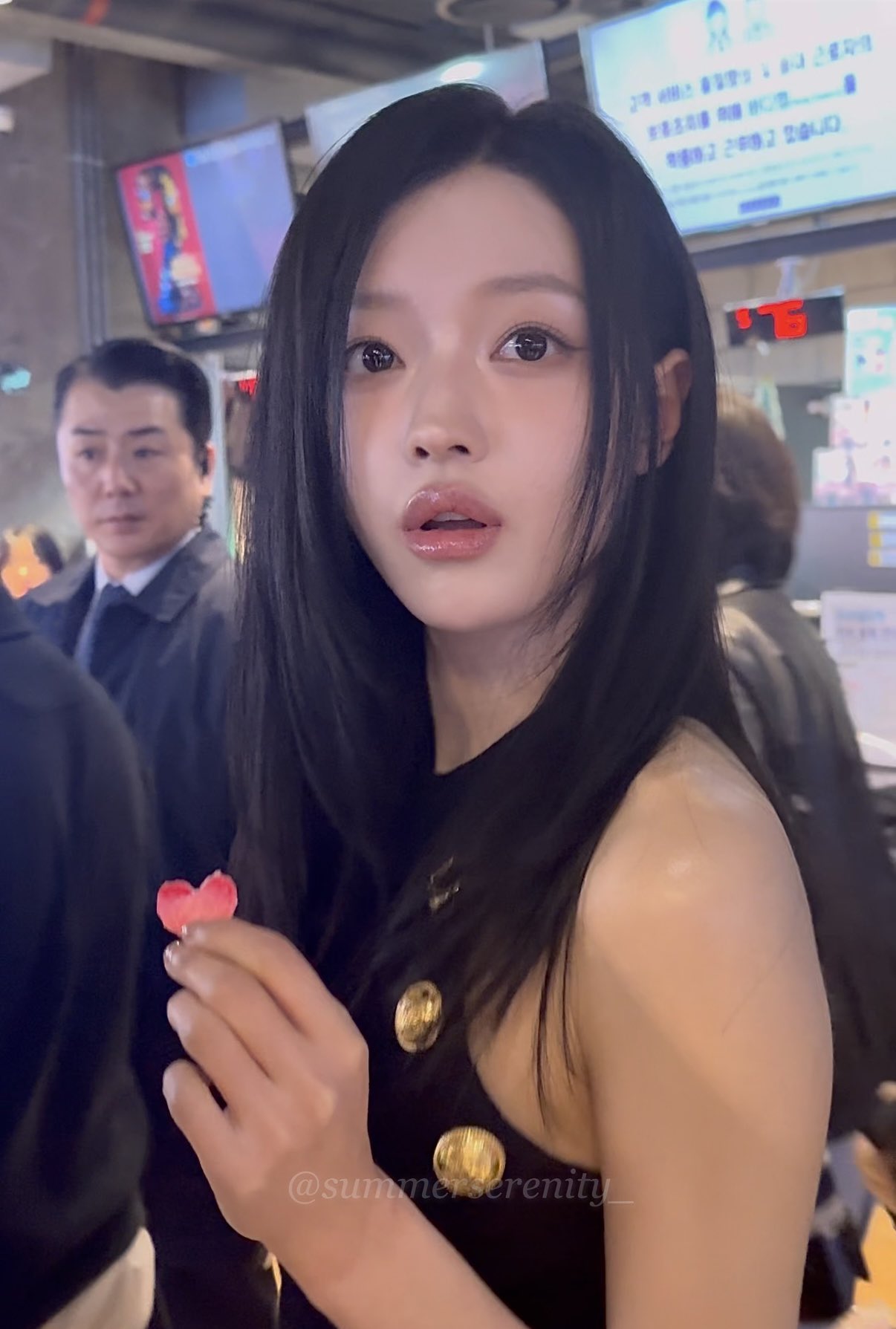 G8Shp0Da4AA5mEn?format=jpg&name=large