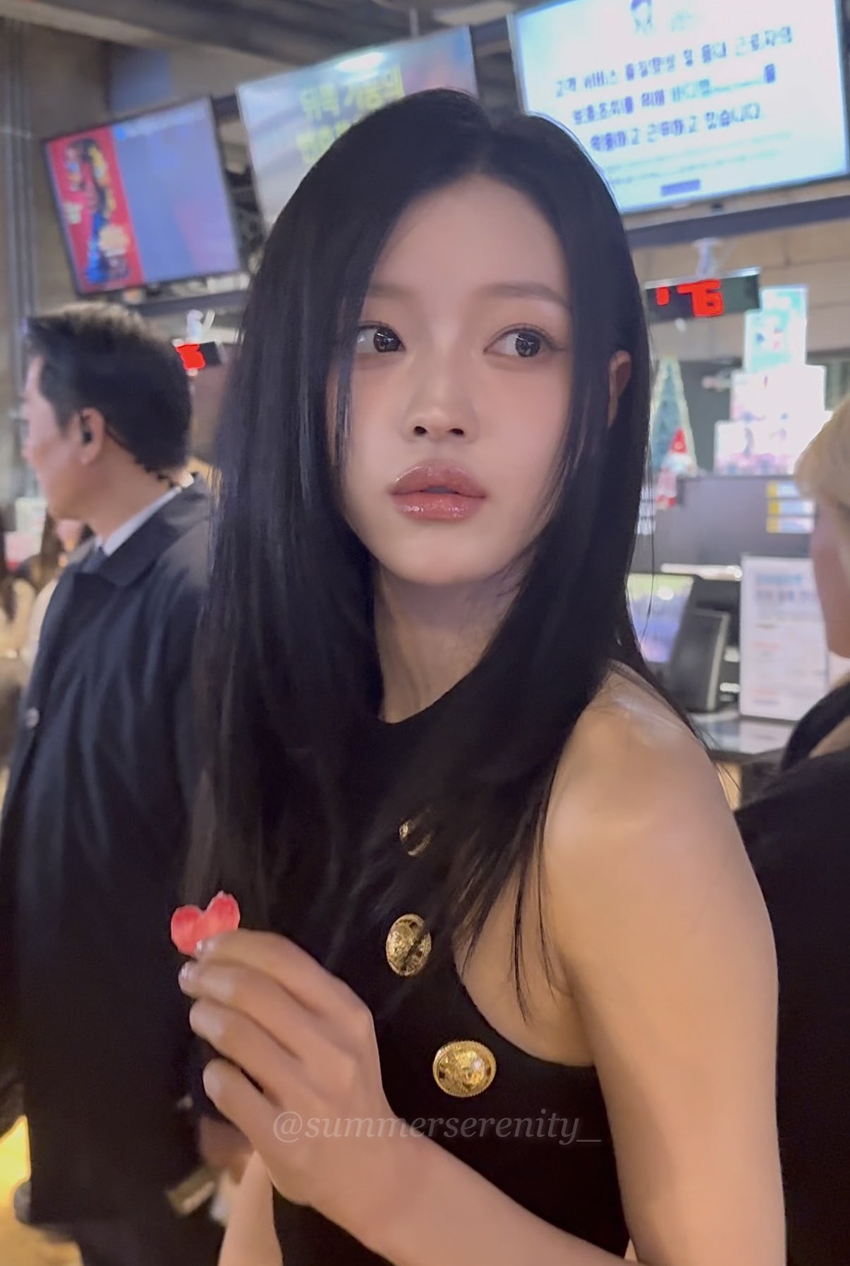 G8Shpz7bwAA-aek?format=jpg&name=large