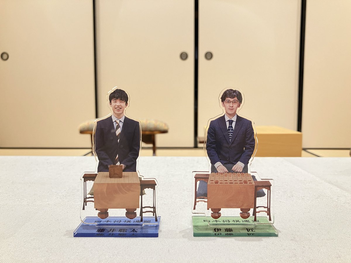 藤井聡太竜王名人のお写真は七段時代のものですよね？そろそろ肩書に