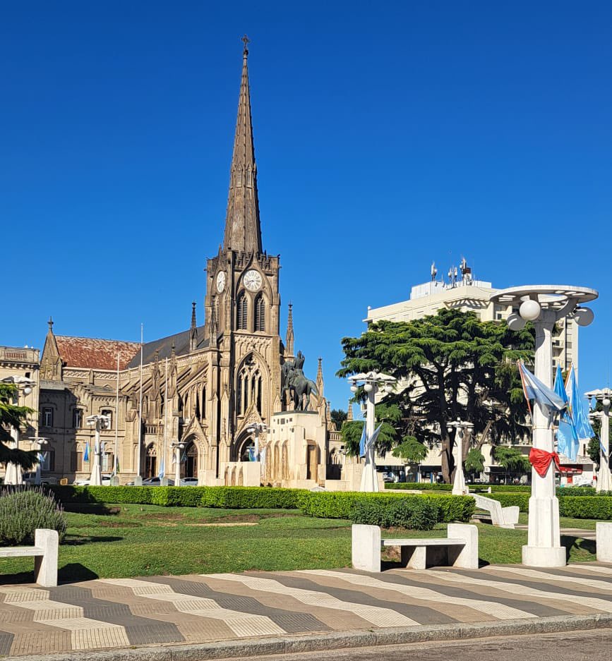 PartidoGENAzul's tweet image. ¡Feliz cumple Azul! 
Orgullosos 193 años de historia, identidad y crecimiento. 
Saludamos a toda la Comunidad que con trabajo, cultura y compromiso mantiene viva la esencia de nuestra querida Ciudad. Que el camino al bicentenario nos encuentre unidos y forjando un mejor tiempo.