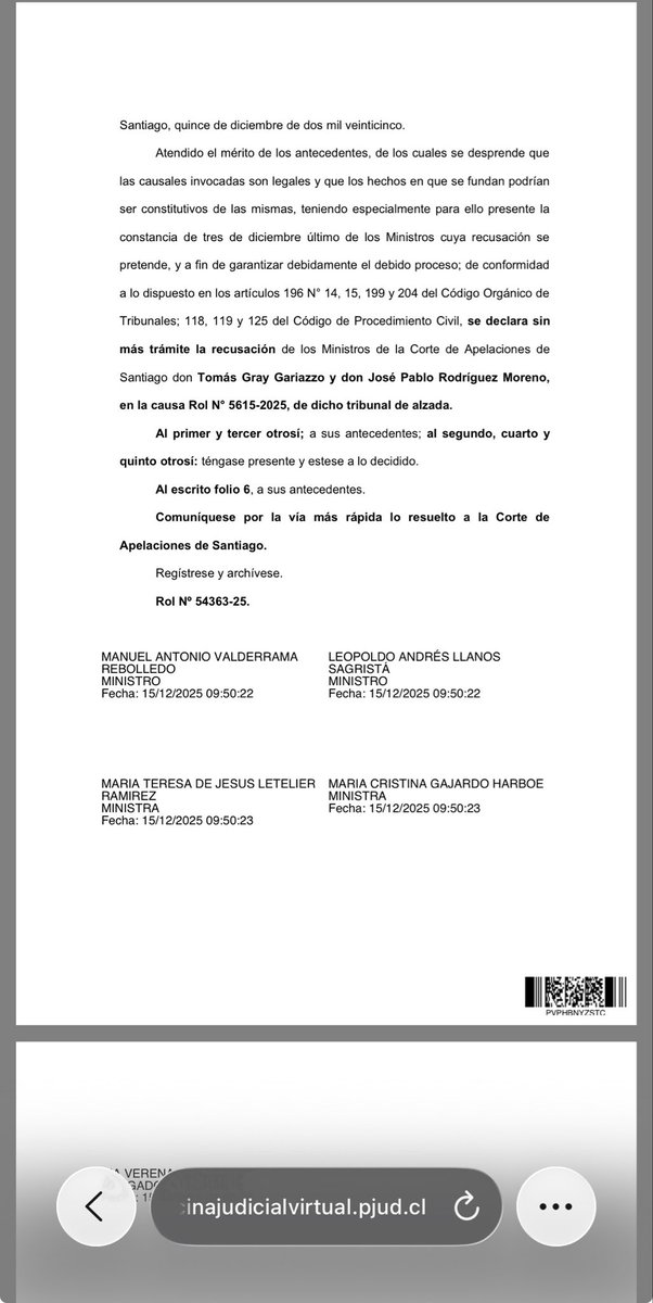Los ministros de la Corte de Santiago, Tomás Gray y José Pablo Rodríguez, que reconocieron haberle pedido a Manuel Guerra favores para sus nombramientos, pero aún así no se quisieron inhabilitar para conocer su querella de capítulos, fueron inhabilitados por la Corte Suprema. 👍