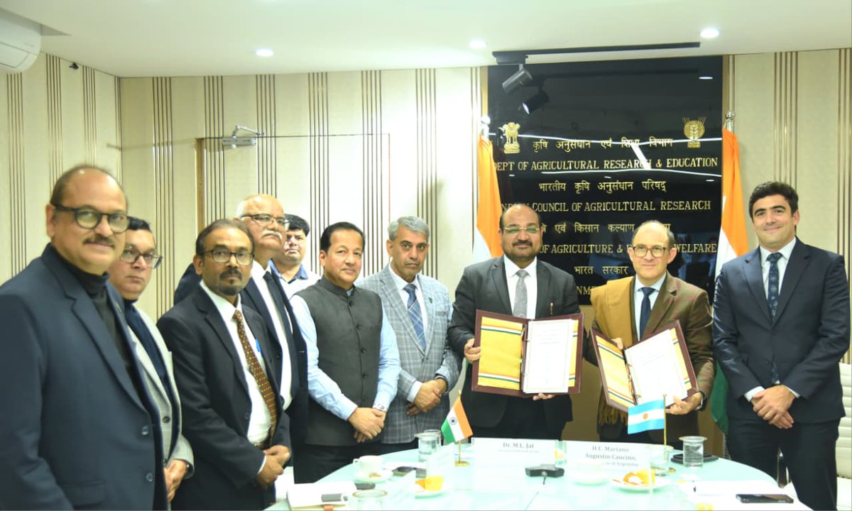 icarindia's tweet image. #ICAR &amp;amp; Argentina’s INTA signed a Work Plan (2025–27) to boost agri research, technology exchange &amp;amp; capacity building. Dr M L Jat and Argentina’s Ambassador exchanged the pact, marking a key milestone.
@ChouhanShivraj @PIB_India @AgriGoI