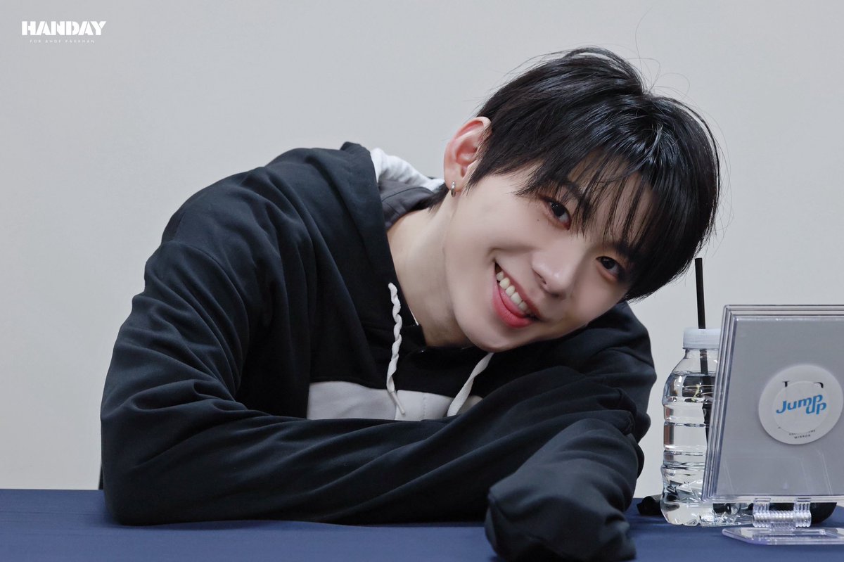 hanipastaz's tweet photo. Im crying hani looks so good like why isn't he mine 😭😭 https://t.co/N0gj4SXt5D