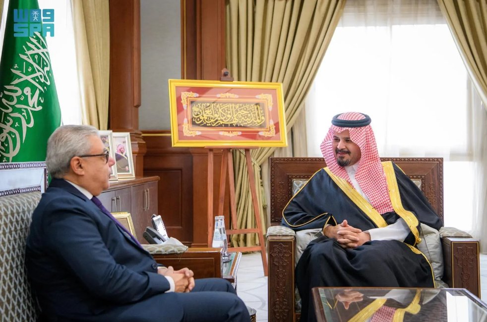 صور .. أمير منطقة المدينة المنورة سلمان بن سلطان يستقبل سفير جمهورية مصر العربية لدى المملكة السيد إيهاب أبو سريع.. وجرى خلال اللقاء تبادل الأحاديث الودية، ومناقشة الموضوعات ذات الاهتمام المشترك. 