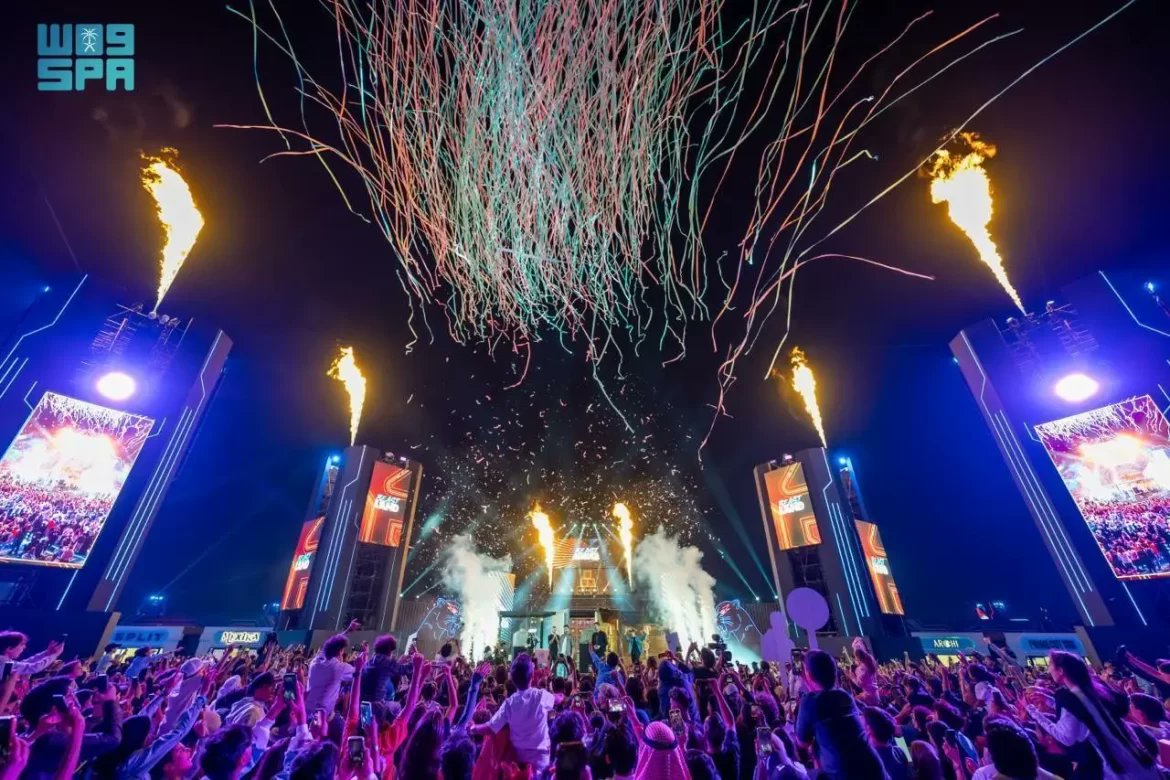 البلاد |  موسم الرياض 2025 يتجاوز 8 ملايين زائر منذ انطلاقه في أكتوبر. صحيفة البلاد | هيئة الترفيه | | | 