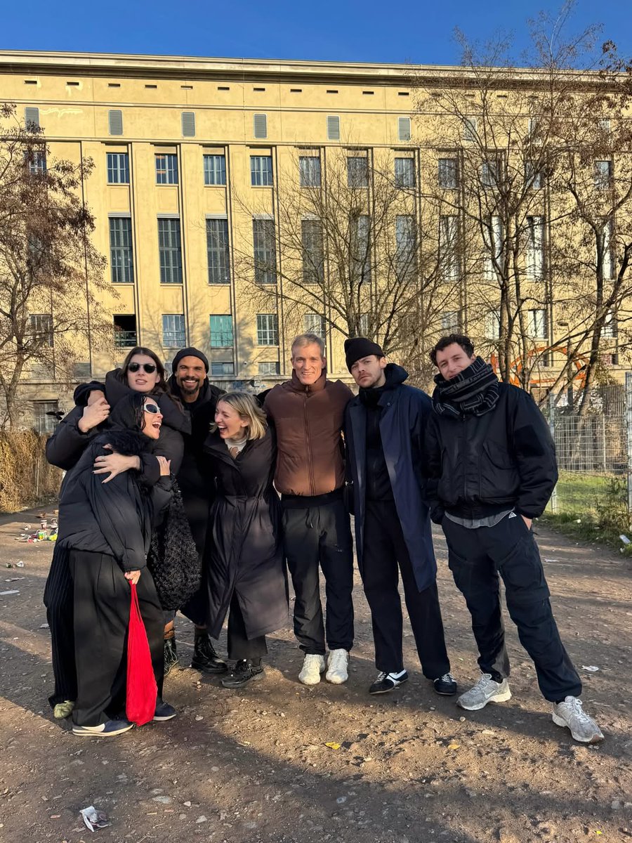 Harry Styles with friends outside Berghain in Berlin recently!

via ben_klock