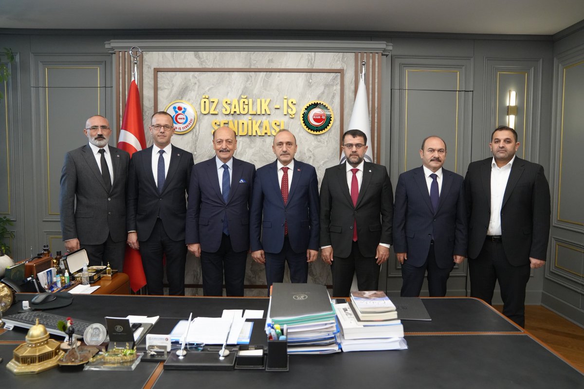 696 sayılı KHK’nın yol açtığı sorunların başında gelen ve çalışanlarımızın aile bütünlüğünü olumsuz etkileyen tayin yasağını hem şahsım hem de Öz Sağlık-İş Sendikası olarak uzun süredir gündemde tutuyoruz. Bu kapsamda, sendikamızı ziyaret eden TBMM Sağlık, Aile, Çalışma ve Sosyal