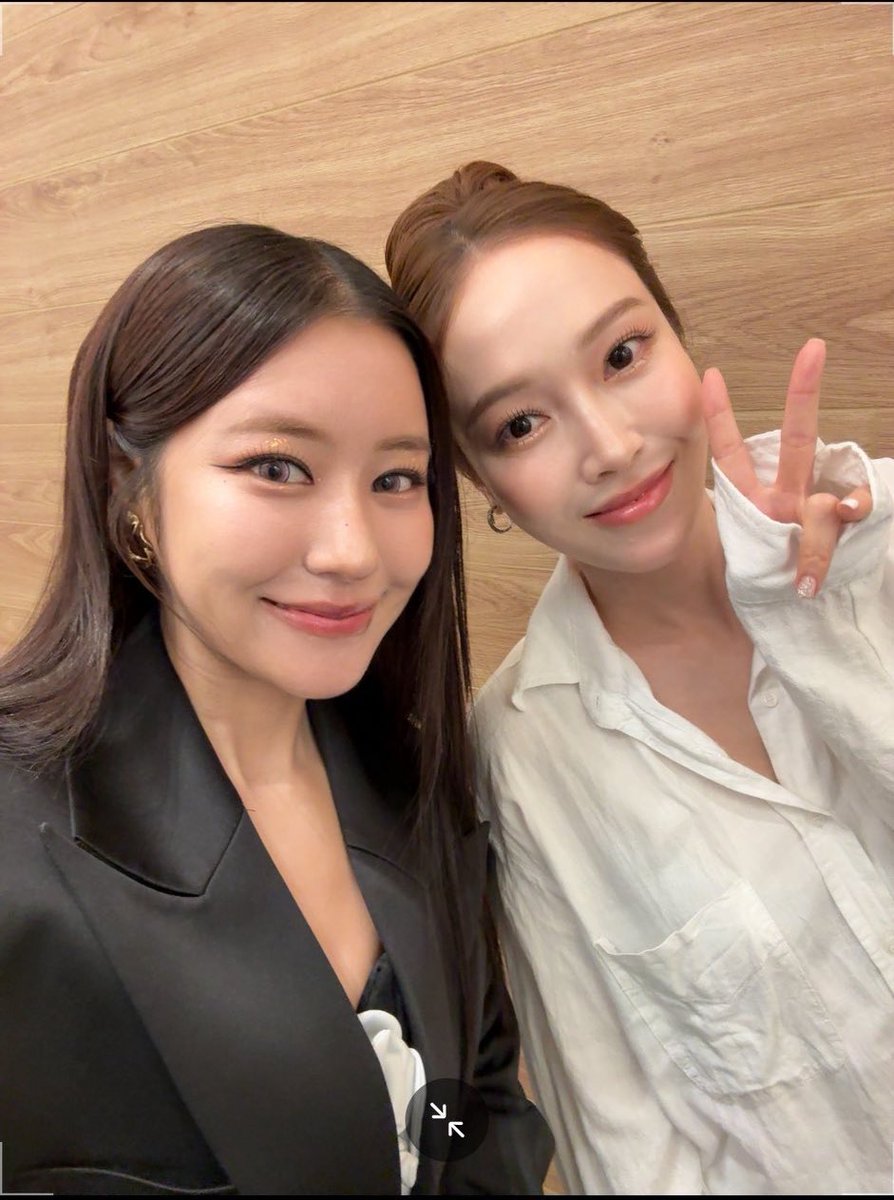 pianistsooyeon's tweet photo. the fact that this jessica and ciize picture exists https://t.co/h2mxNQtrnw