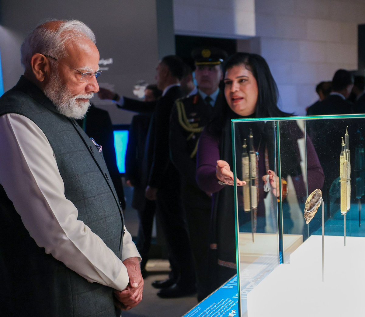 ChDadaPatil's tweet photo. जॉर्डनच्या दौऱ्यावर असताना पंतप्रधान माननीय नरेंद्र मोदी जी यांनी युवराज अल-हुसैन बिन अब्दुल्ला दुसरे यांच्या समवेत अम्मान येथील जॉर्डन संग्रहालयाला भेट दिली.
भारत-जॉर्डन मैत्री अधिक दृढ करण्याच्या दृष्टीने ही भेट महत्त्वपूर्ण ठरली आहे.
#PMModi #NarendraModi #JordanVisit #JordanMuseum #Amman #IndiaJordanRelations
@BJP4India @narendramodi @JPNadda @AmitShah @blsanthosh @CMOMaharashtra @Dev_Fadnavis @mieknathshinde @AjitPawarSpeaks @BJP4Maharashtra