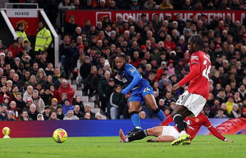 ATTSquared's tweet photo. Semenyo Scores as Bournemouth and Manchester United Share Eight-Goal Thriller.AFC Bournemouth’s Antoine Semenyo ended his eight-game goal drought with a crucial strike in a 4-4 draw against Manchester United at Old Trafford on Monday night.

Read more - https://t.co/AJl6kADwa1 https://t.co/0Y9BroJBq5
